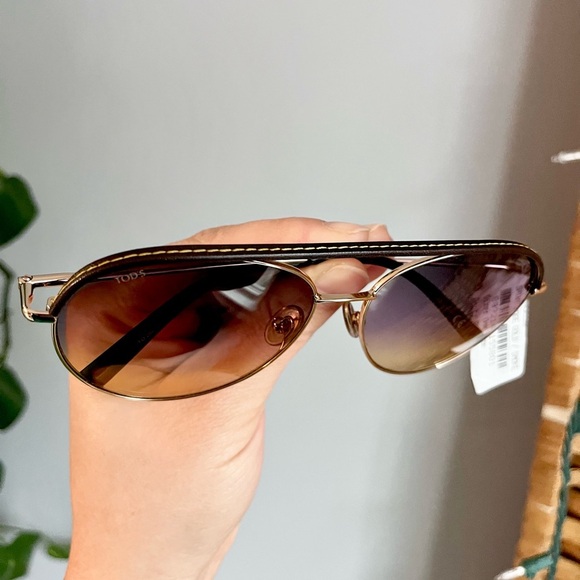 Tod’s Leather Frame Gold & Brown Aviator Sunglasses - Picture 3 of 15